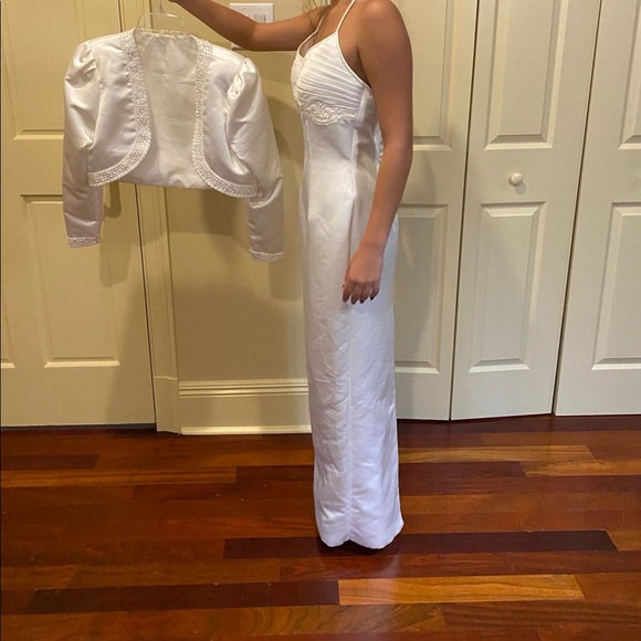 White wedding dress worn once - Picture 3 of 5